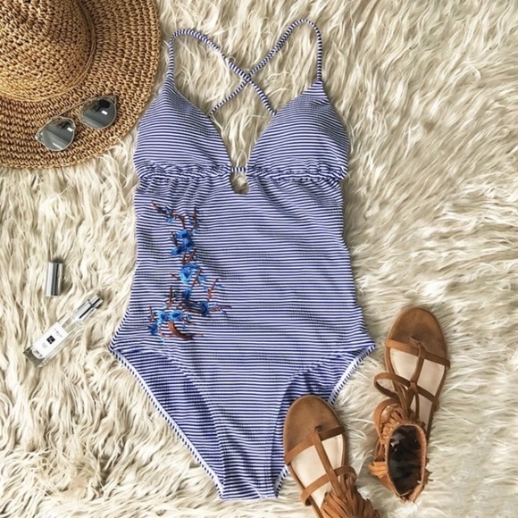 Cupshe Seersucker Embroidered Blue & White… - Picture 4 of 6